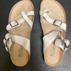 White strappy sandal, good condition!